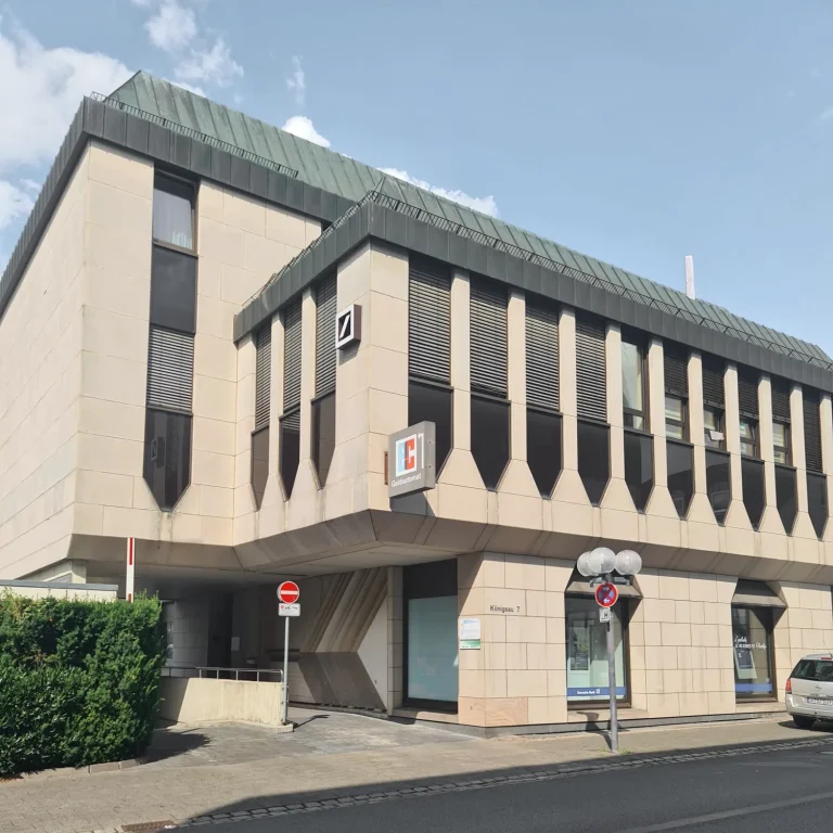 Eingang zum MEDICUS ZENTRUM an der Königsau in Lippstadt